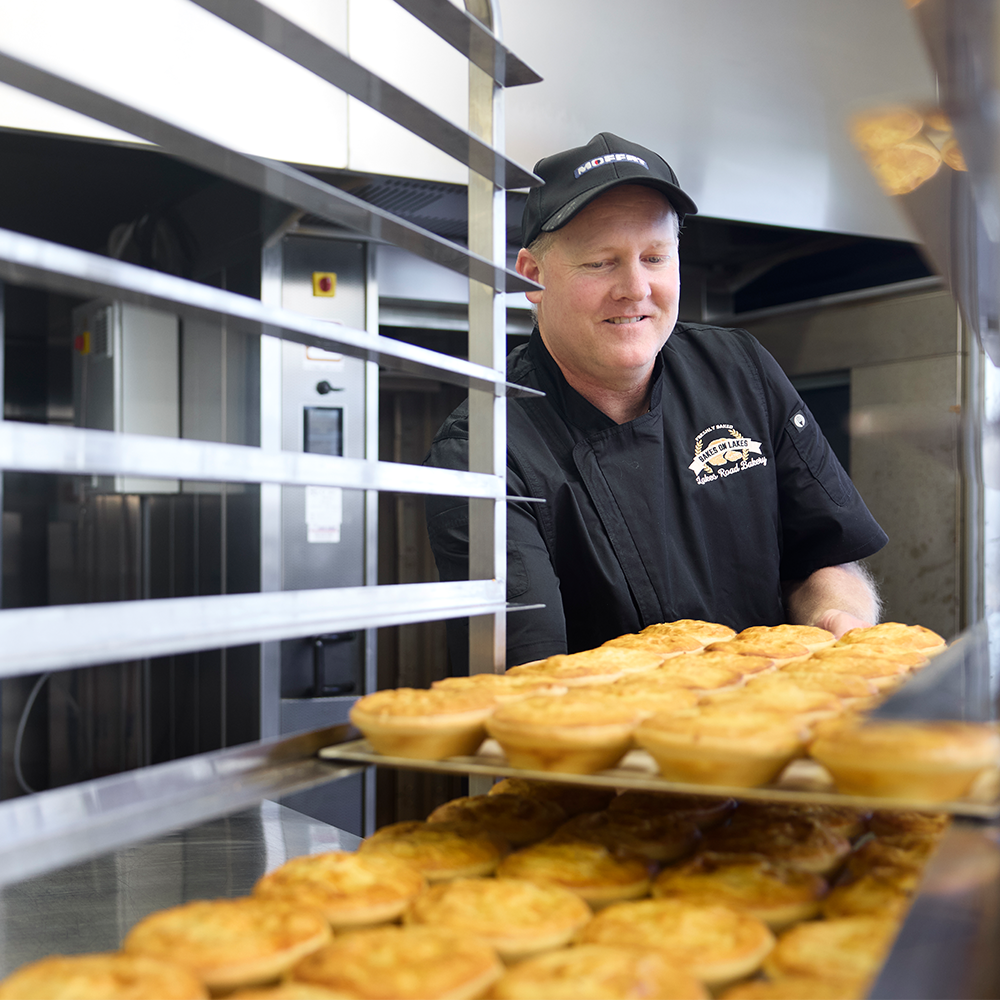 bakes on lakes yummy hot pies
